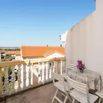 Apartamento 2 Bedroom Awesome In