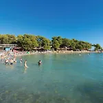 Apartamento 2 Bedroom Awesome In *