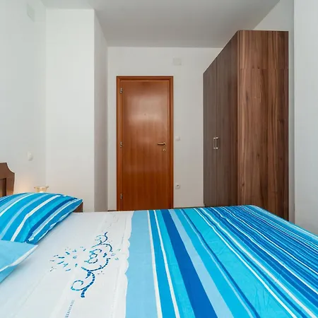 2 Bedroom Awesome In 아파트 비오그라드나모루