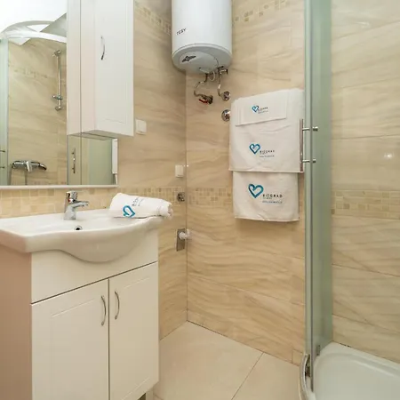 2 Bedroom Awesome In * 비오그라드나모루