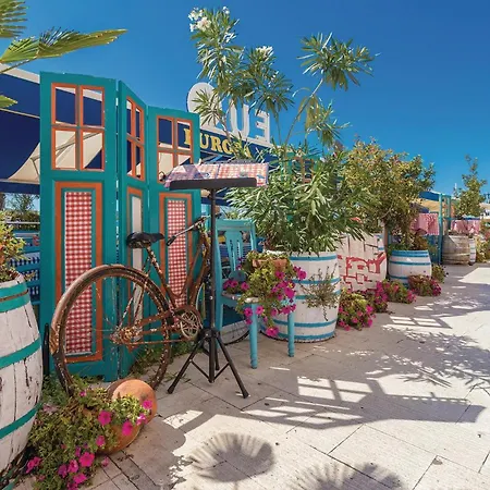 2 Bedroom Awesome In *